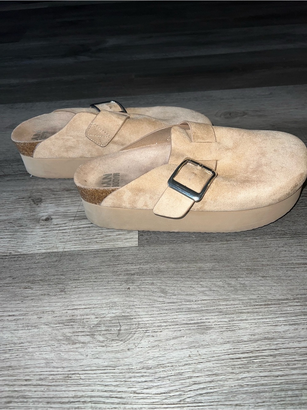 Steve Madden tan suede slide clogs